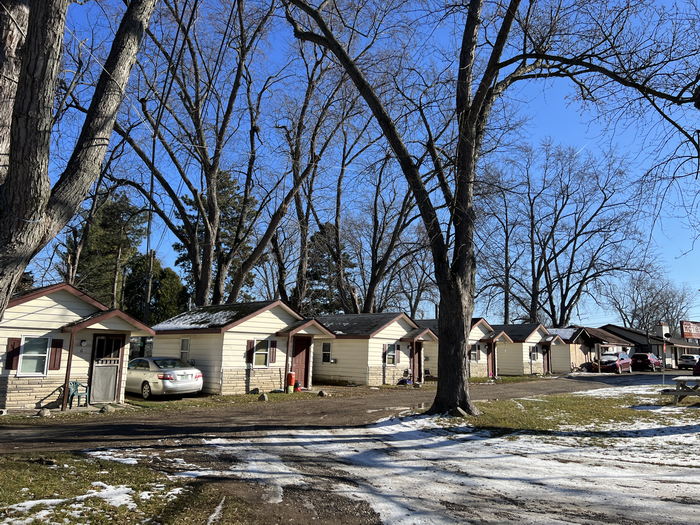 Pontiac Lake Motel - Nov 22 2022 (newer photo)